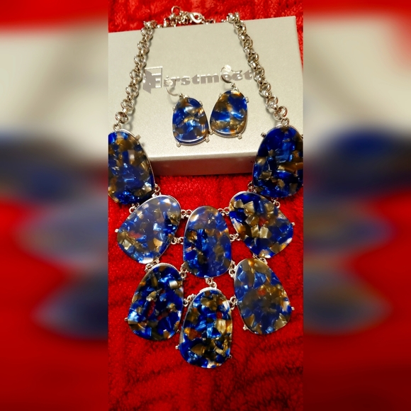 Necklace set; beautiful royal blue with silver backing. - Picture 2 of 4